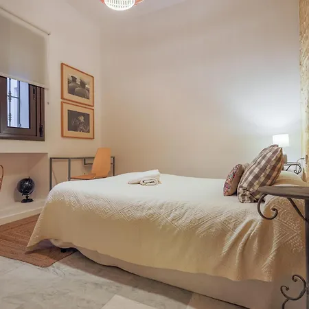 New Gorgeous 2-bed In Center Apartment