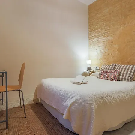 New Gorgeous 2-bed In Center Apartment *