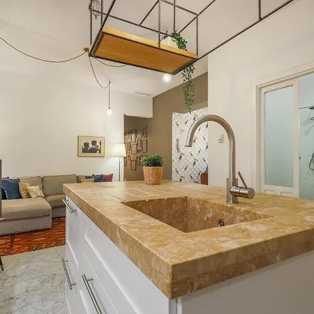 New Gorgeous 2-bed In Center Apartment