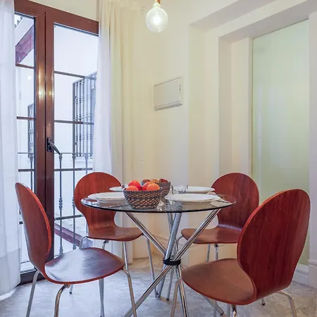 New Gorgeous 2-bed In Center Apartment