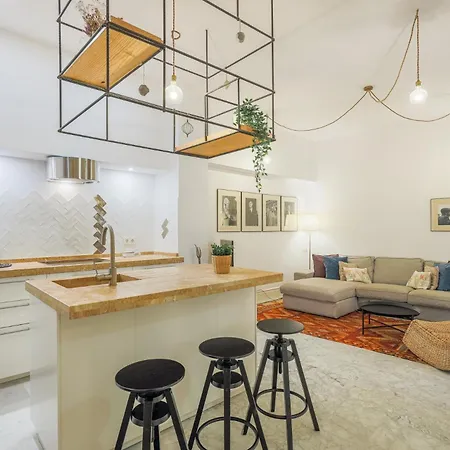 New Gorgeous 2-bed In Center