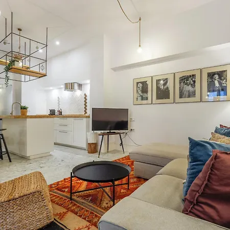 New Gorgeous 2-bed In Center Apartment *